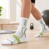 Chaussettes d'entraînement premium avec logo personnalisé, chaussettes athlétiques ventilées pour les entraînements en salle et les activités de plein air