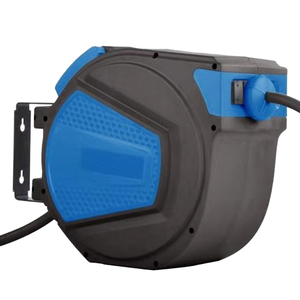 Carrete retráctil de plástico para manguera de jardín de 1/2 pulgada x 100 pies, manguera de PVC montada en pared con bloqueo de longitud ajustable y soporte giratorio de 180° - Product Image 1