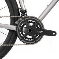 700C Aluminium-Citybike Rennrad 12-Gang Hydraulische Scheibenbremsen Aluminiumgabel Standardpedale für Offroad- & Gravel-Trail-Fahrten
