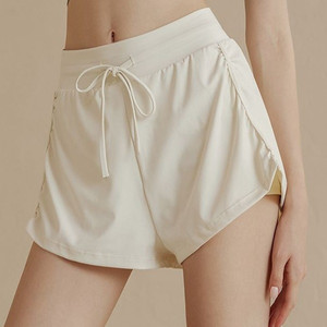 Pantaloncini da yoga da donna ad asciugatura rapida con coulisse, effetto due pezzi, per palestra e corsa - Product Image 2