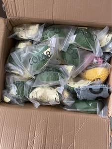 Peine de masaje para gatos de plástico ecológico con cepillo de hierba gatera y juguetes rascadores de esquina - Product Image 6