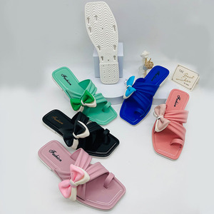 Scarpe da spiaggia per interni/estivi in PVC resistenti all'abrasione da donna scivoli classici con Design a caldo pantofole da ragazza - Product Image 1