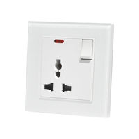 Haute qualité couleur blanche britannique multifonction 13A 250V Double Usb 3 broches prises murales et interrupteur 2 gangs avec néon pour la maison