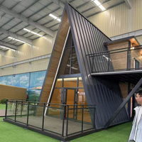 Maison préfabriquée triangulaire mobile moderne, structure en acier métallique luxueuse et étanche, économique pour l'hébergement d'hôtels et de bureaux