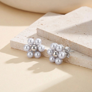 Boucles d'oreilles clous en forme de fleur en acier inoxydable plaqué or et rhodium avec zircon, imitation perle, bijoux classiques et tendance pour femme, cadeau - Product Image 6