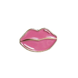 Fabricant épinglette insigne broche <span class=keywords><strong>Girly</strong></span> Sexy rouge à lèvres femmes rose rouge à lèvres doux émail épingles personnalisé chapeau épingles pour la fête - Product Image 1