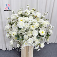 Bunga Mawar Putih Buatan dan Bola Bunga Baby's Breath untuk Dekorasi Meja Pernikahan