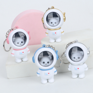 New Design 3D Glass Keychain Cosmonaut Astronaut with Cat and Bear for Couples