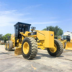 Niveleuse à moteur Caterpillar 140H d'occasion avec pompe et boîte de vitesses - Matériel de construction de haute qualité - Product Image 1