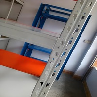 Poteaux de support verticaux en acier pour systèmes d'étagères de stockage d'entrepôt