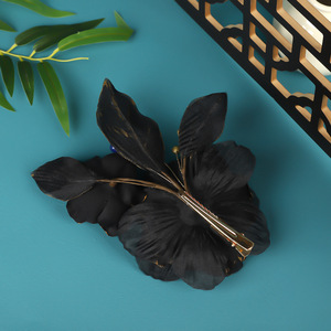 24 nouvelles pinces à cheveux en forme de pivoine noire foncée, ornées d'éléments dorés, de conception originale et fabriquées à la main, et accessoires de coiffure Hanfu - Product Image 3