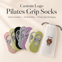 Chaussettes de Pilates antidérapantes en coton à marque privée avec points en silicone sur toute la semelle, chaussettes personnalisées avec logo pour la vente au détail en studio