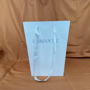 Bolsa de Papel Trapezoidal con Logotipo en Papel Plateado Personalizado, Bolsa de Regalo para Ramos Altos con Asa de Cinta de Satén para Empaque de Floristería - Product Image 5
