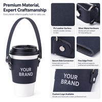 Manchon à café en cuir robuste avec logo personnalisé, étiquettes tissées et texture écologique lavable pour la promotion de la marque