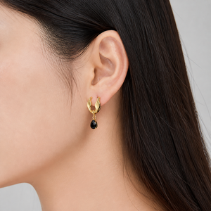 ต่างหูห่วงทรงหยดน้ำสีดำประดับเพทาย  วัสดุสแตนเลสชุบทอง 14K ด้วยวิธีเคลือบสูญญากาศ รูปทรงใบไม้แกะสลัก - Product Image 5