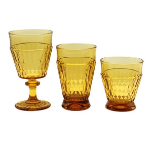 Eleganti Calici da Vino in Vetro Colorato Classico da 250ml, Realizzati a Macchina, con Motivi Geometrici in Rilievo, Lavabili in Lavastoviglie, per Bar e Feste - Product Image 3