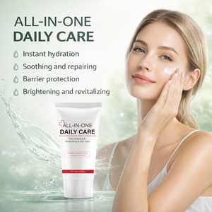 <span class=keywords><strong>Crème</strong></span> Visage Hydratante Réparatrice Éclaircissante à l'<span class=keywords><strong>Acide</strong></span> <span class=keywords><strong>Hyaluronique</strong></span>, Niacinamide et Centella Asiatica Marque Blanche - Product Image 1