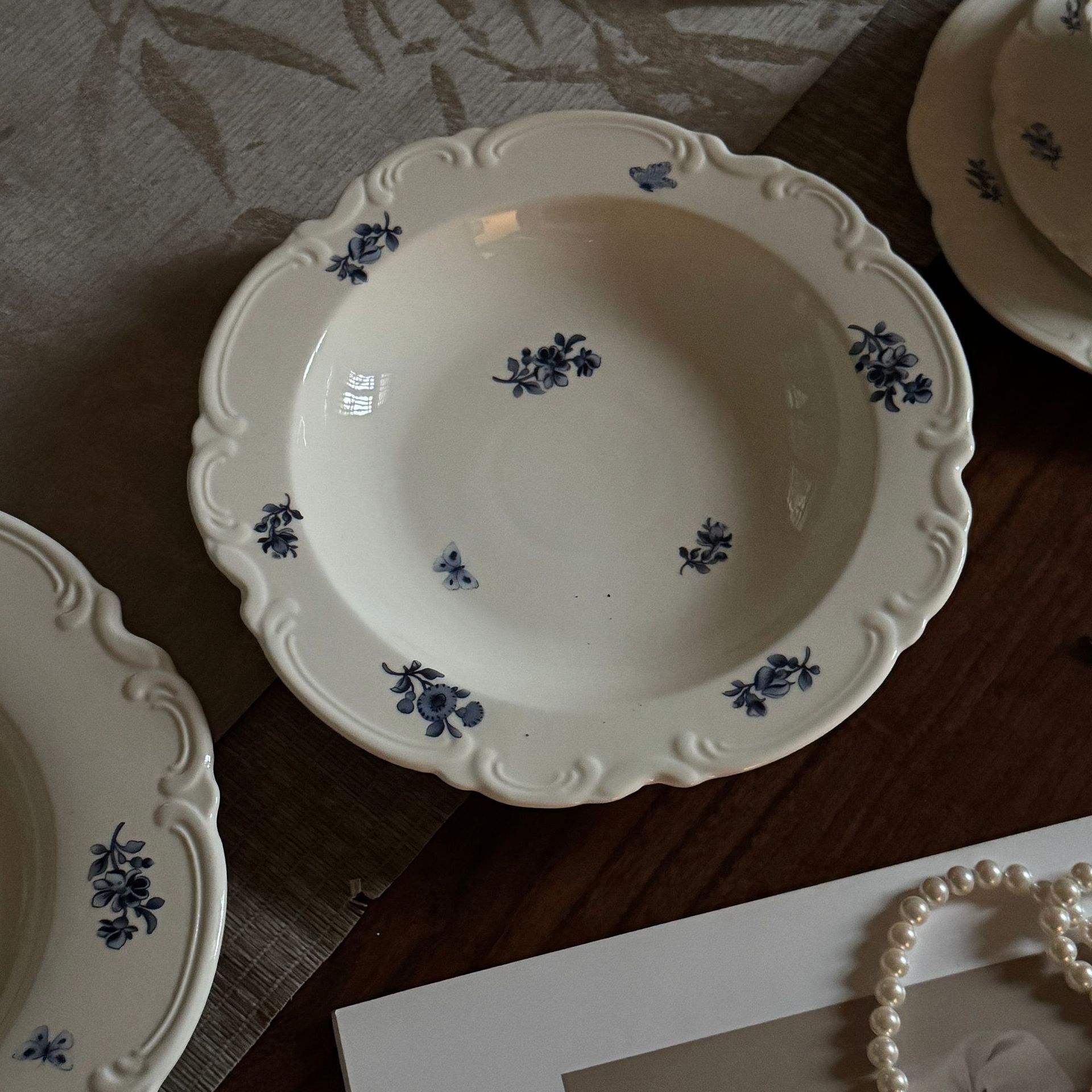 Encounter the blue flower sea soup plate