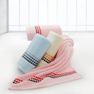 Asciugamano in Puro Cotone Spesso, Produzione all'Ingrosso, Assorbente e Morbido, Personalizzabile con Ricamo - Product Image 4