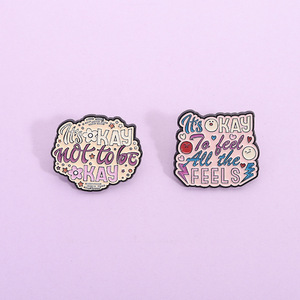 Citazioni colorate che dicono spilla va bene non essere Ok distintivi divertenti con scritta in morbido smalto spille regalo per bambini amici - Product Image 1