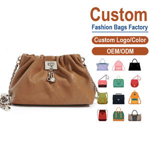 Sac bandoulière en cuir pleine fleur plissé pour femme – Bandoulière chaîne métallique avec fermoir signature, polyvalent pour les looks rétro ou raffinés - Product Image 1