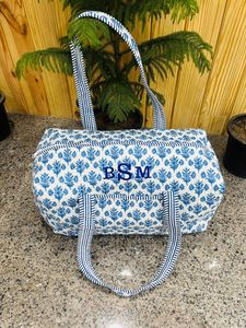 Bolsa de Viaje Grande de Lona Acolchada de Algodón Hecha a Mano con Diseño Estampado en Bloque, Bolsa de Mano para Mujer - Product Image 5