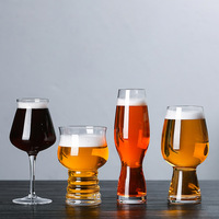 Luxueus kristalglas voor het proeven van commercieel witbier en rode wijn, modern Europees design voor gebruik in hotels en restaurants
