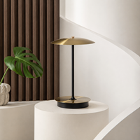 Lampe de table LED sans fil haut de gamme avec abat-jour en forme de disque doré pour hôtel, restaurant, bar, café, mariage