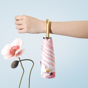 Mini parapluie portable avec un design à cinq plis Style minimaliste Adultes à double usage Jours de pluie ensoleillés - Product Image 4
