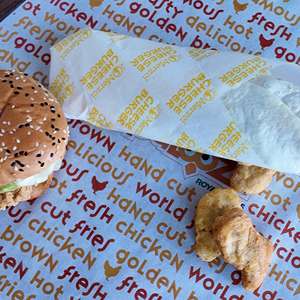 Papier alimentaire jetable imperméable en PE écologique personnalisé 32 GSM, résistant à l'huile, sans danger pour les aliments, pour hamburgers, poulet frit, frites - Product Image 1