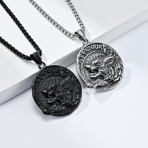 Ciondolo in Acciaio Inossidabile 316L PVD, Testa di <span class=keywords><strong>Lupo</strong></span> Vichingo della Mitologia Norrena, Amuleto Talismano Personalizzato Vintage Gotico per Collana da Uomo - Product Image 1