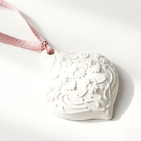 Pendentif de garde-robe de voiture suspendu en forme de coeur blanc désodorisant parfumé en céramique arôme plâtre porcelaine fleur diffuseur de parfum