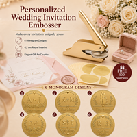 Timbres en relief personnalisés avec initiales ou motifs - parfaits pour les cadeaux de mariage, les décorations de table et les invitations.