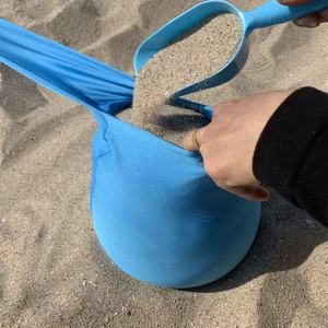 Abri de plage facile à installer avec cordons élastiques et ancrage par sacs de sable – Équipement de vacances d'été – Tente de plage pare-soleil - Product Image 3