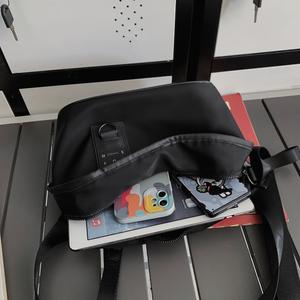 วีพาวเวอร์กระเป๋าคาดหน้าอกผู้ชาย กระเป๋าสะพายข้างไนลอน สีดำ สีเทา สีน้ำตาล สีทึบ แฟชั่นการเดินทางเพื่อการพักผ่อน ฤดูหนาว 2023 - Product Image 5