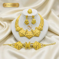 Ensemble de colliers avec pendentif en laiton plaqué or 24K, chaîne maille forçat, motif géométrique gravé, design traditionnel, exclusif mode, un gramme