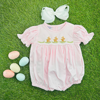 Ensemble assorti Pâques pour sœurs : Robe tissée à manches volantées pour tout-petits, Robe d'été pour enfants avec broderie mignonne lapin et carotte, Barboteuse bulle pour bébé