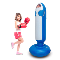 Machine de poinçonnage et de sac de sable lourd vintage pour la boxe et d'autres sports remplis de fonctionnalités de coup de pied et de poinçonnage