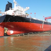 Airbags de mise à l'eau robustes pour navires ISO 14409 en caoutchouc marin NR/SBR mélangé, cylindriques 0,8-3,0 m pour le débarquement de navires et le déplacement en chantier naval