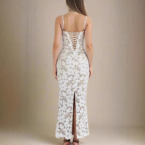 Vestido de noche largo elegante estilo europeo americano, blanco, con cuello halter, cordones, diseño entallado y capas transparentes. - Product Image 2