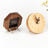 Horloge de chevet en bois massif, simple et élégante, avec logo personnalisé, pour chambre à coucher, artisanat CNC en bois, boîtes en bois, enseignes murales