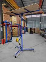 Verrouillage automatique de sécurité Treuil manuel de 4.5m Palan à cloison sèche Élévateur de plaques de plâtre facile à utiliser pour l'installation au plafond