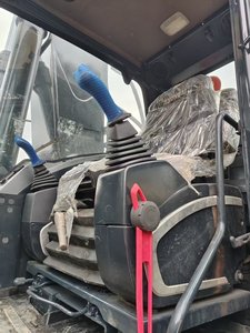 Excavatrice Hyundai 305LC-9T d'occasion, 30 tonnes, 95% neuve, équipement d'origine, moteur, boîte de vitesses, PLC, pompe, roulement, godet de 1,38 m³, en vente - Product Image 6
