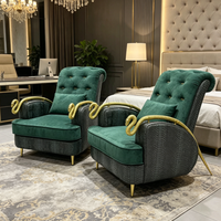 Canapé individuel vert émeraude de luxe italien avec accoudoirs serpent dorés, fauteuil d'appoint artistique haut de gamme pour salon de villa