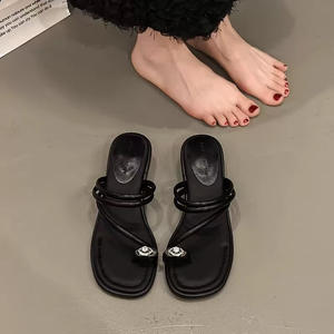 Sandales plates à bride cheville pour femme, style été, polyvalentes, avec talon asymétrique, idéales pour la plage, les dunes et les activités de plein air - Product Image 1