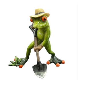 Estatuilla de rana de jardín con pala, <span class=keywords><strong>estatua</strong></span> de resina de rana verde, escultura de Animal granjero para adorno de jardín - Product Image 1