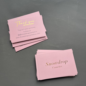 Tarjeta de agradecimiento rosa mate personalizada con estampado en caliente con lámina dorada, tarjeta de presentación impresa en CMYK, tarjeta pequeña de marca para embalaje de cosméticos - Product Image 3