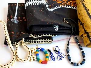 Robe en lin respirante brodée à la main, tenue de festival, ensemble complet, haut, jupe et accessoires - Product Image 5