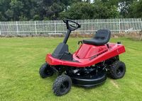 Le tracteur de tondeuse à gazon à haute efficacité tire pour le golf multifonctionnel petite tondeuse à gazon industrielle tracteur de tondeuse à gazon