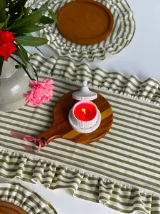 Servilletas de lino 100% personalizadas al por mayor, servilletas individuales de lino redondas con volantes a rayas lavadas a la piedra para boda - Product Image 5